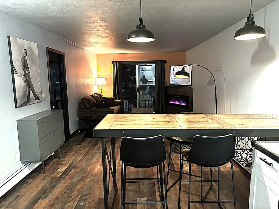 Open floor plan to enjoy gatherings of friends and family