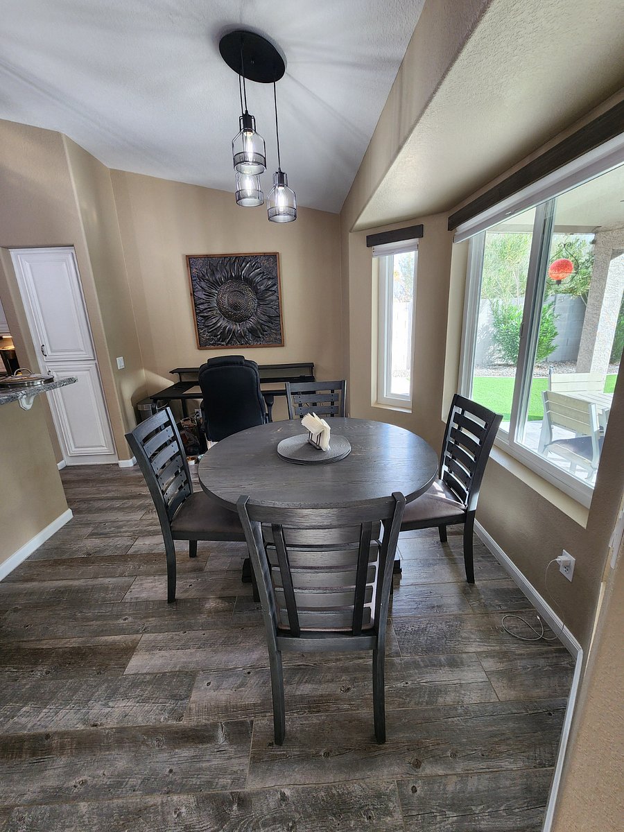 Breakfast Nook, Ofice Desk with a view.