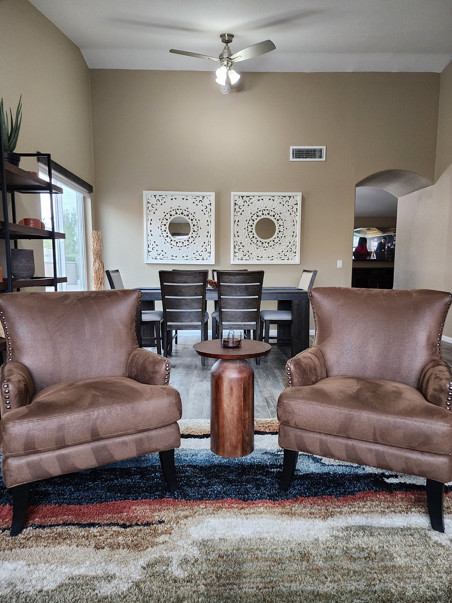 Living & Reading Room