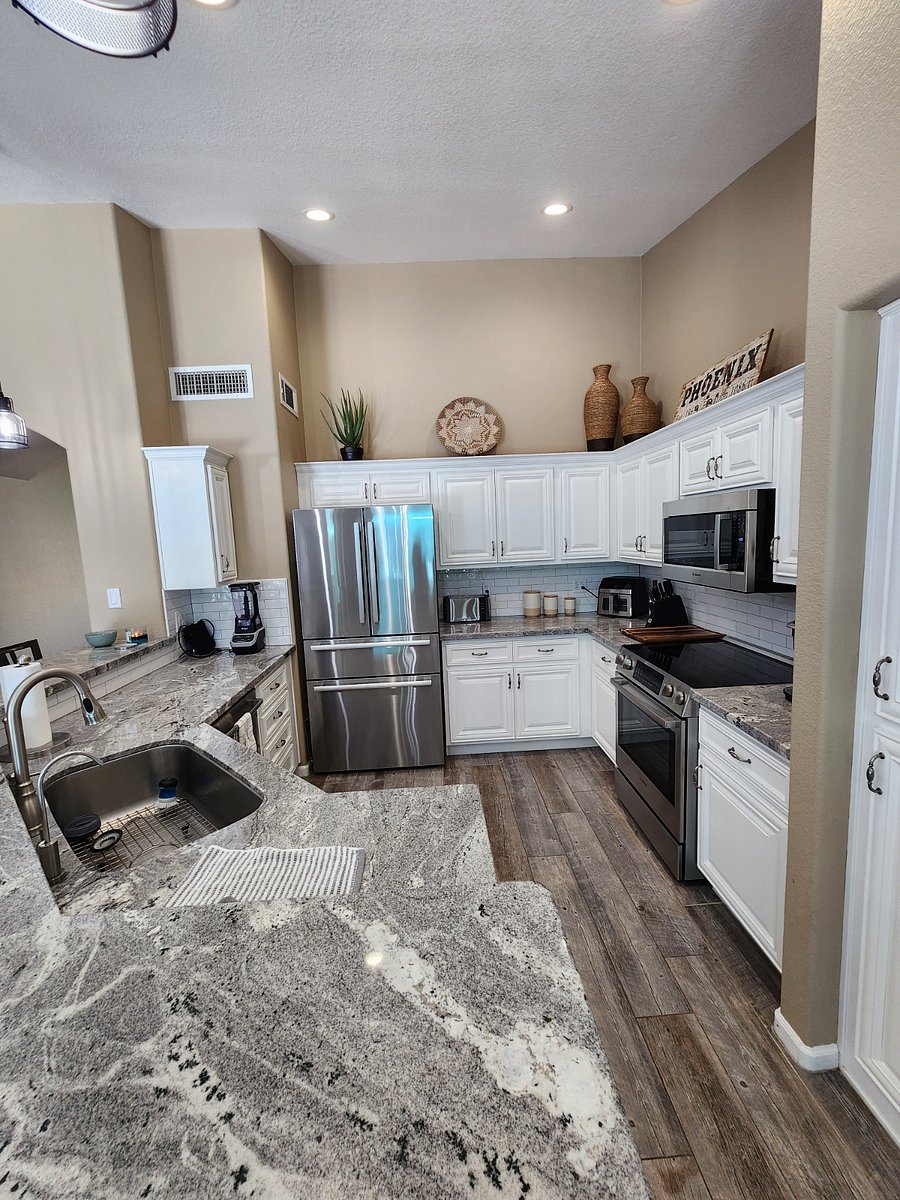 Sunlit kitchen, new appliances