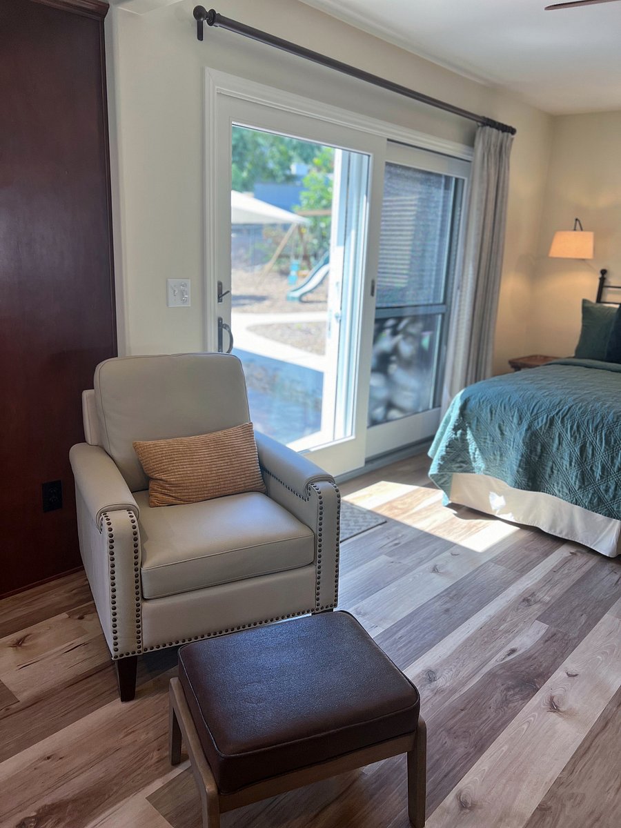 Master Bedroom, Chair with Ottoman