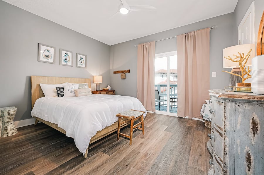 Primary bedroom with king bed, walk in closet and private balcony