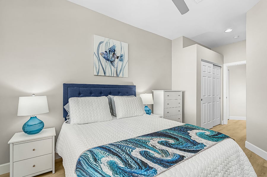 Guest queen bedroom