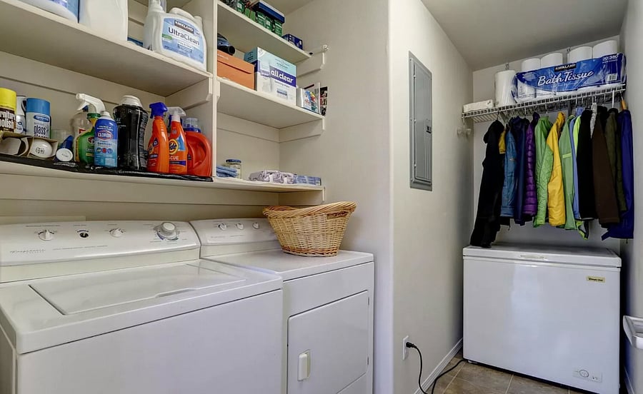 Laundry room on mid-level