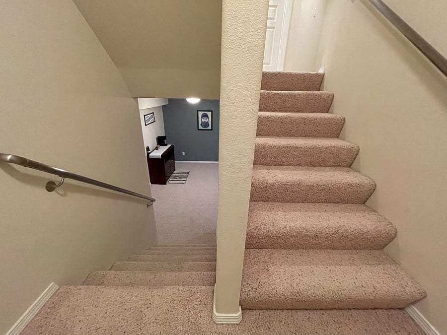 Entrance to the offered room