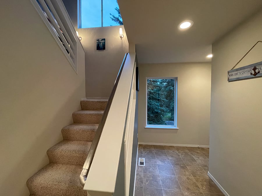 Mid-level entrance leading to upper level
