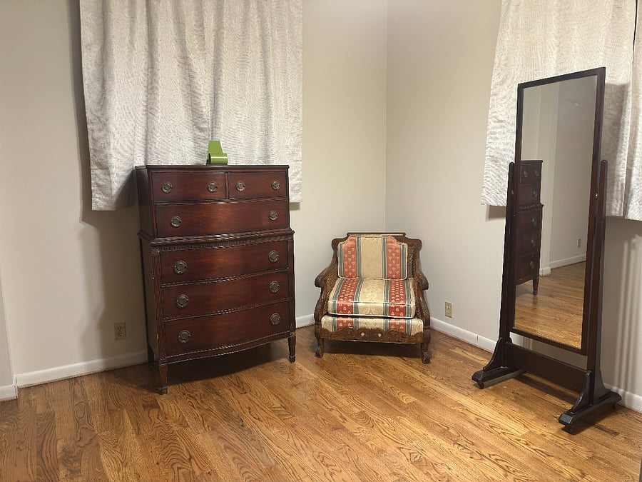 master sitting area