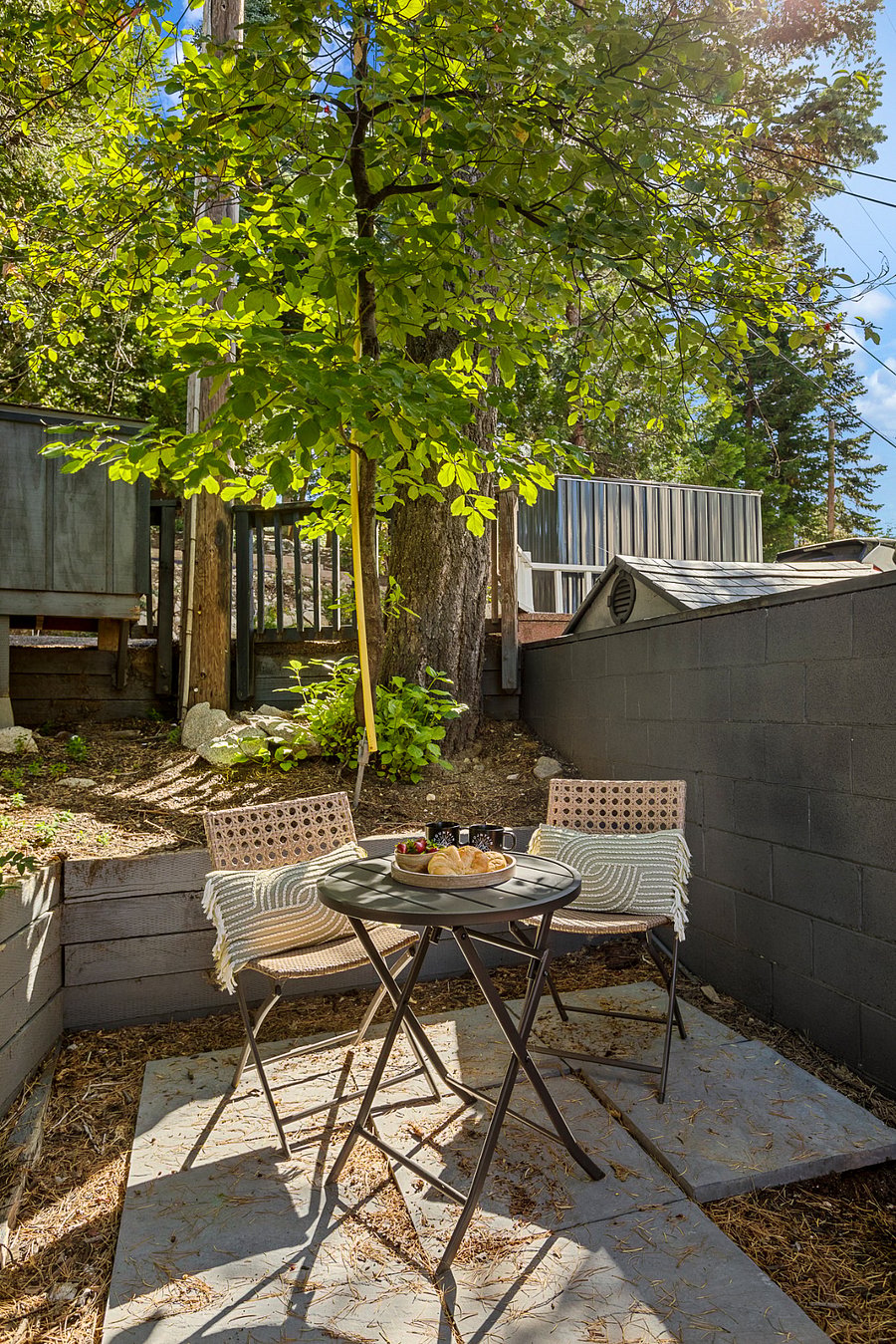 Front yard zen seating area