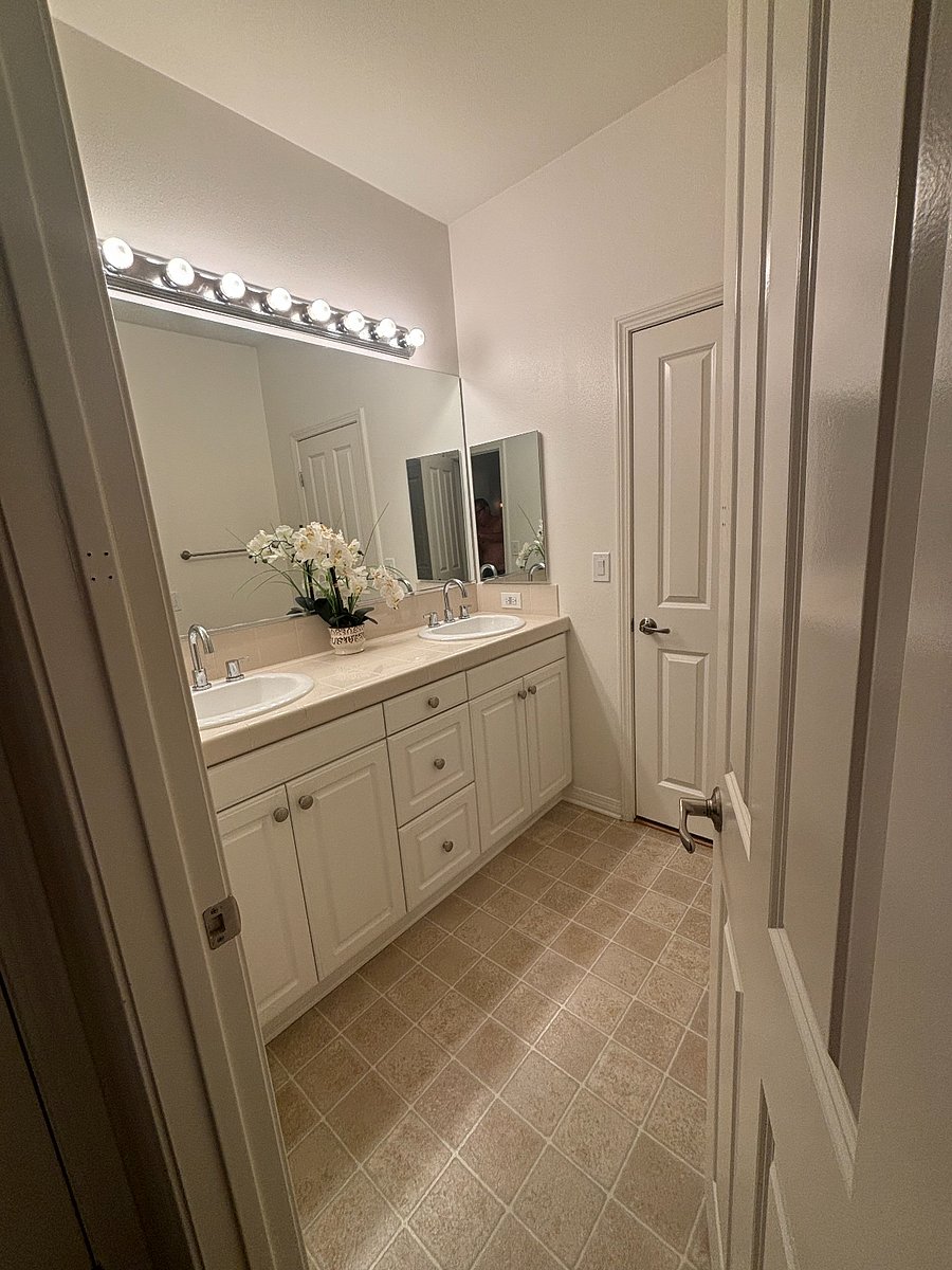 Furnished Finder property 748097_1 photo 4