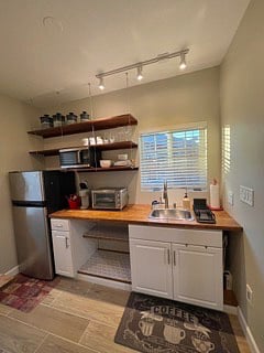 Furnished Finder property 748098_1 photo 7
