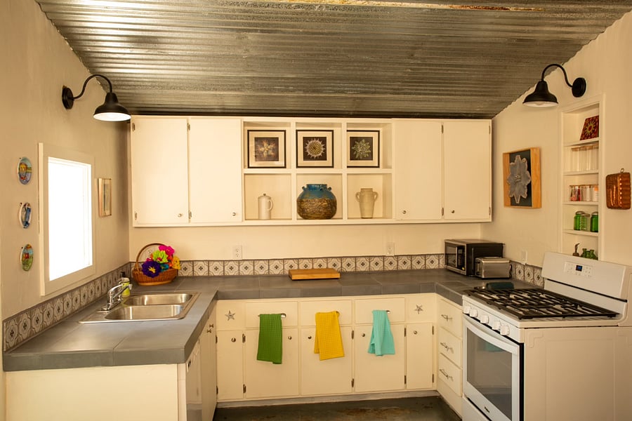 Kitchen Counter + Brand new dishwasher