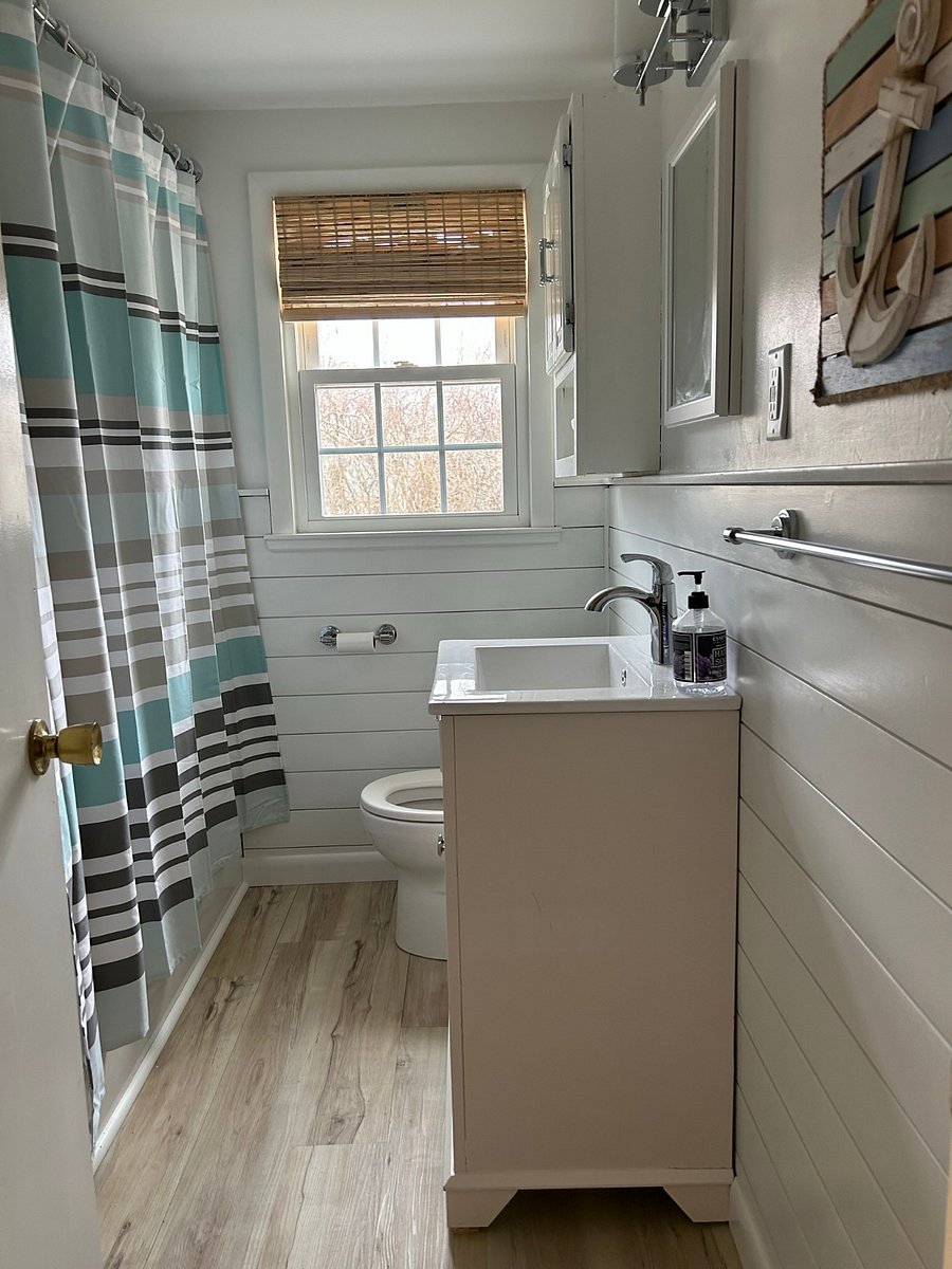 Full bathroom