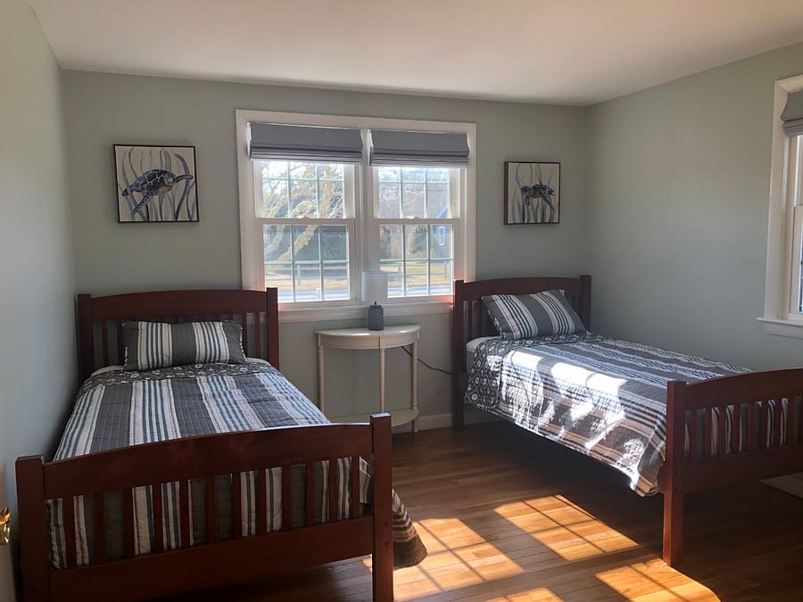 Twin bedroom