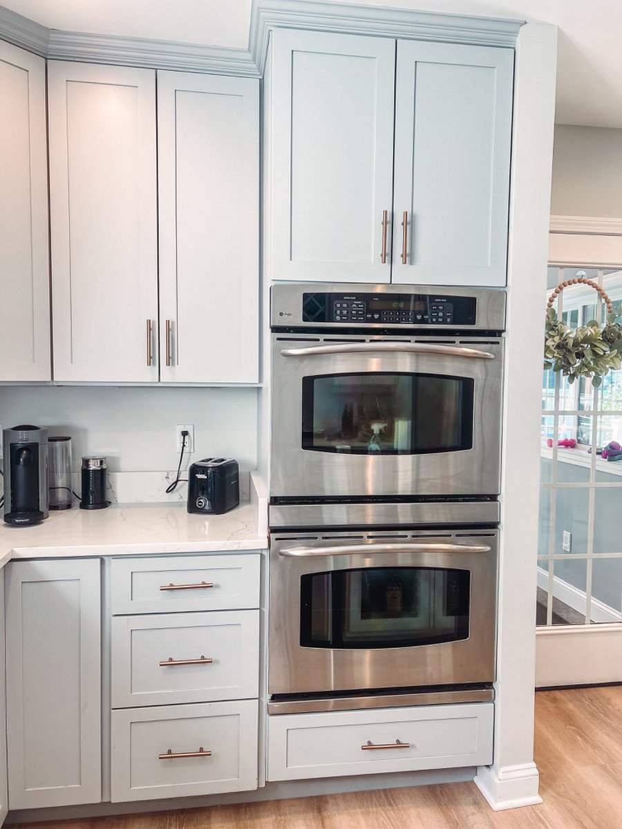 Double ovens.