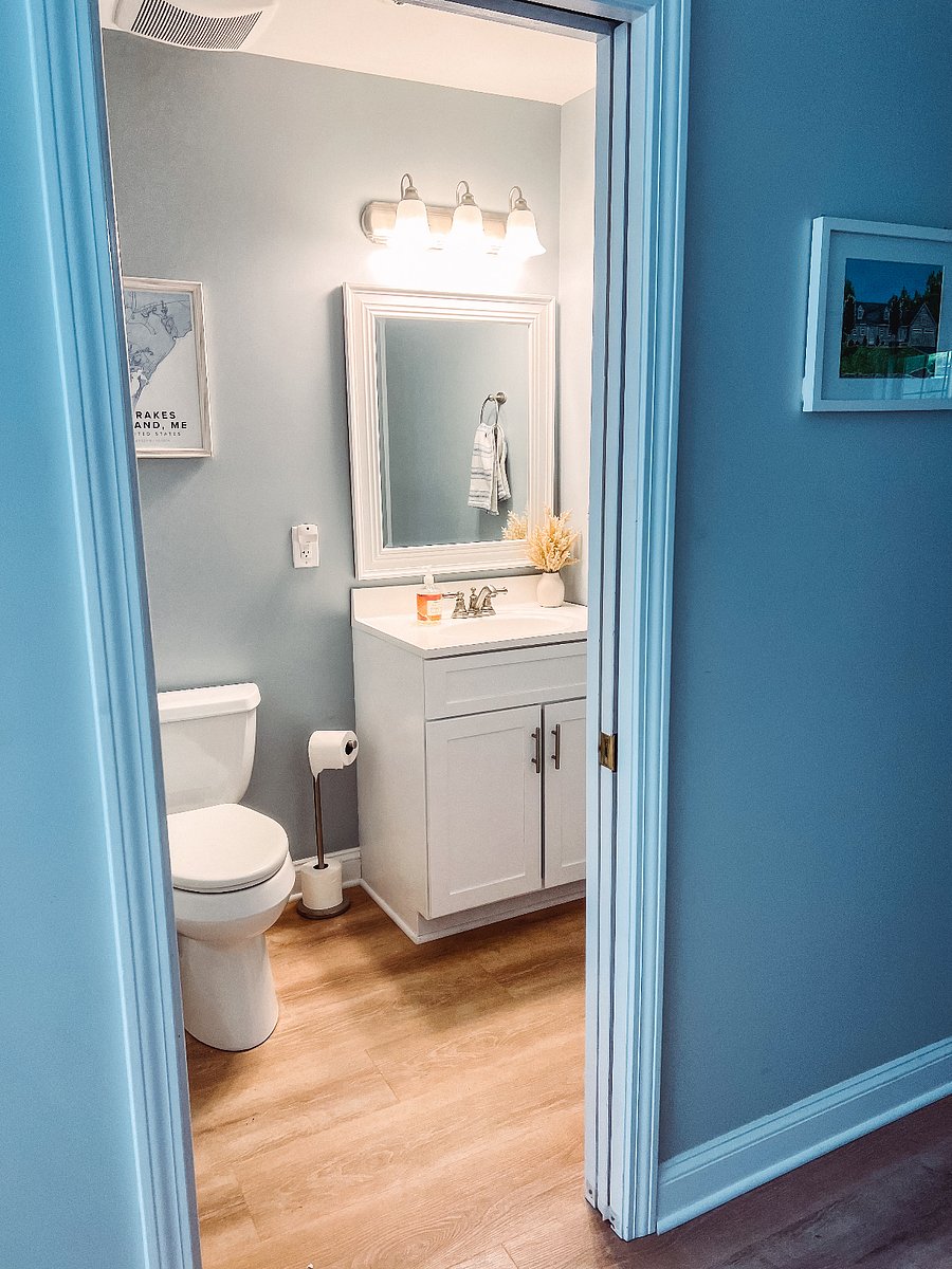 1/2 Bathroom.