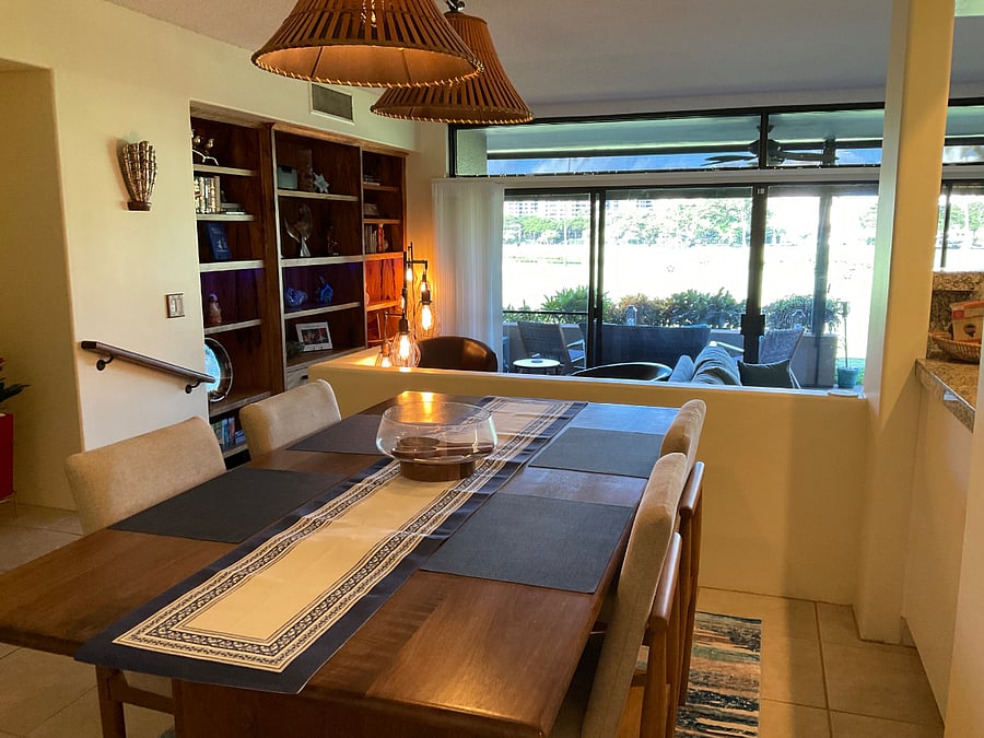 The table has an additional bench that you can add to create seating for 6 people.