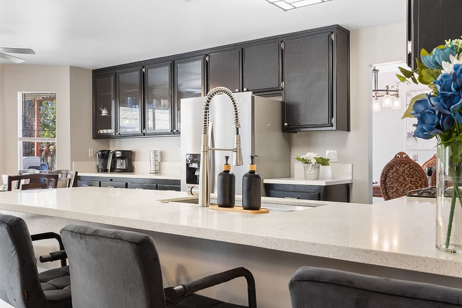 Breakfast Bar with setting for 4