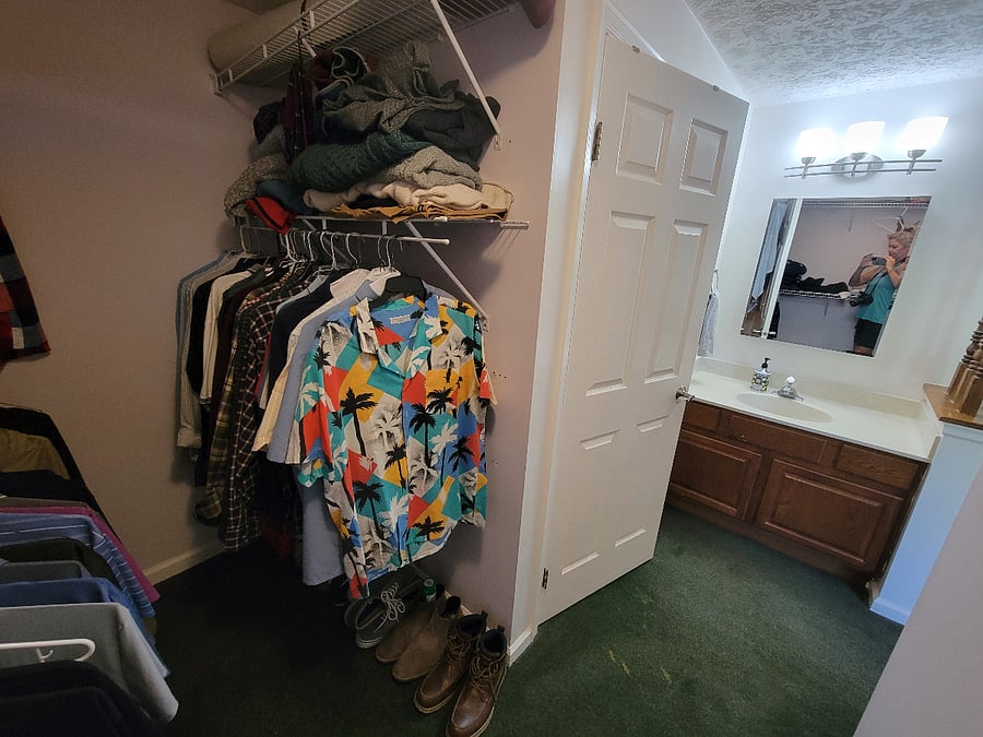Master Bedroom/Walk in closet/Sink