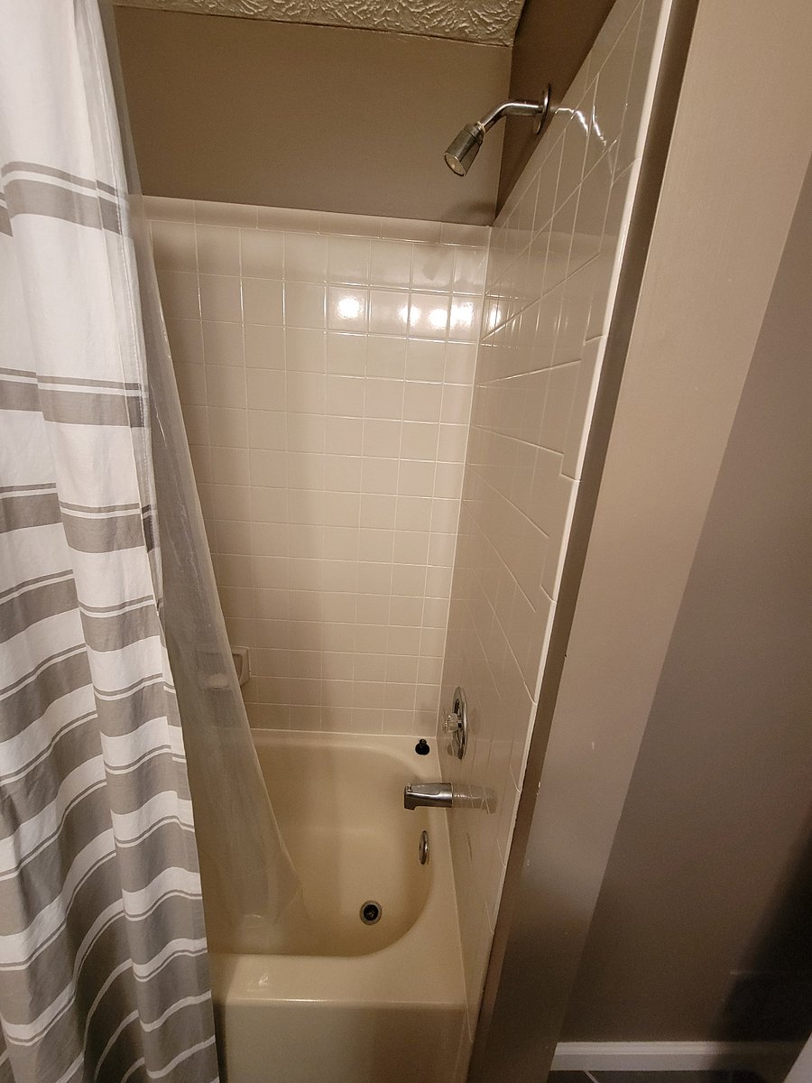 Top Floor Bathroom/Shower