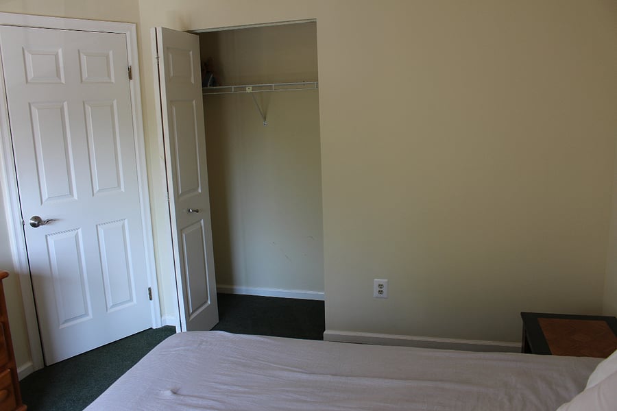 Queen Bedroom/Closet