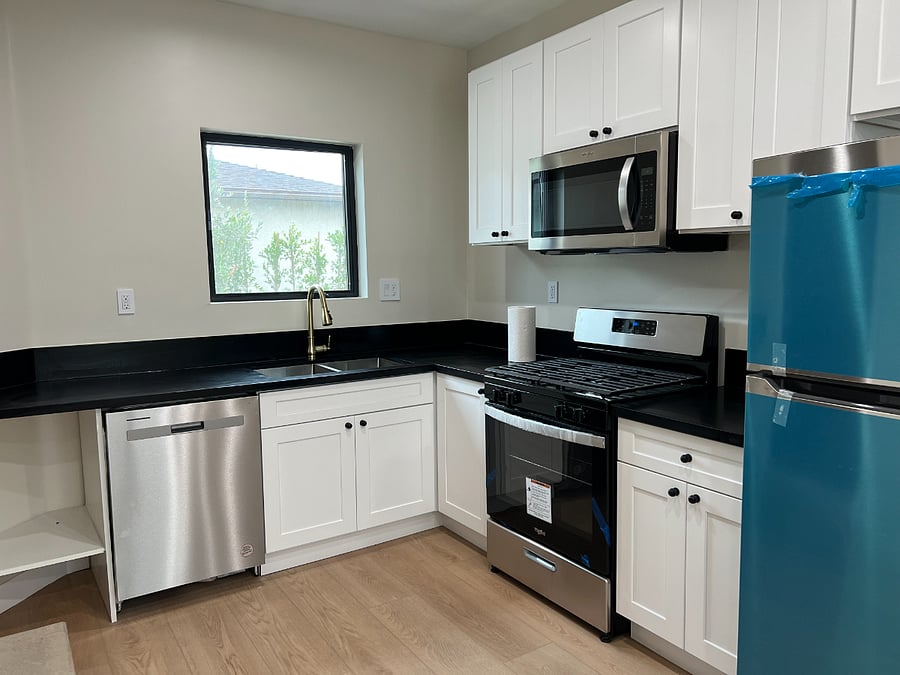 Full kitchen