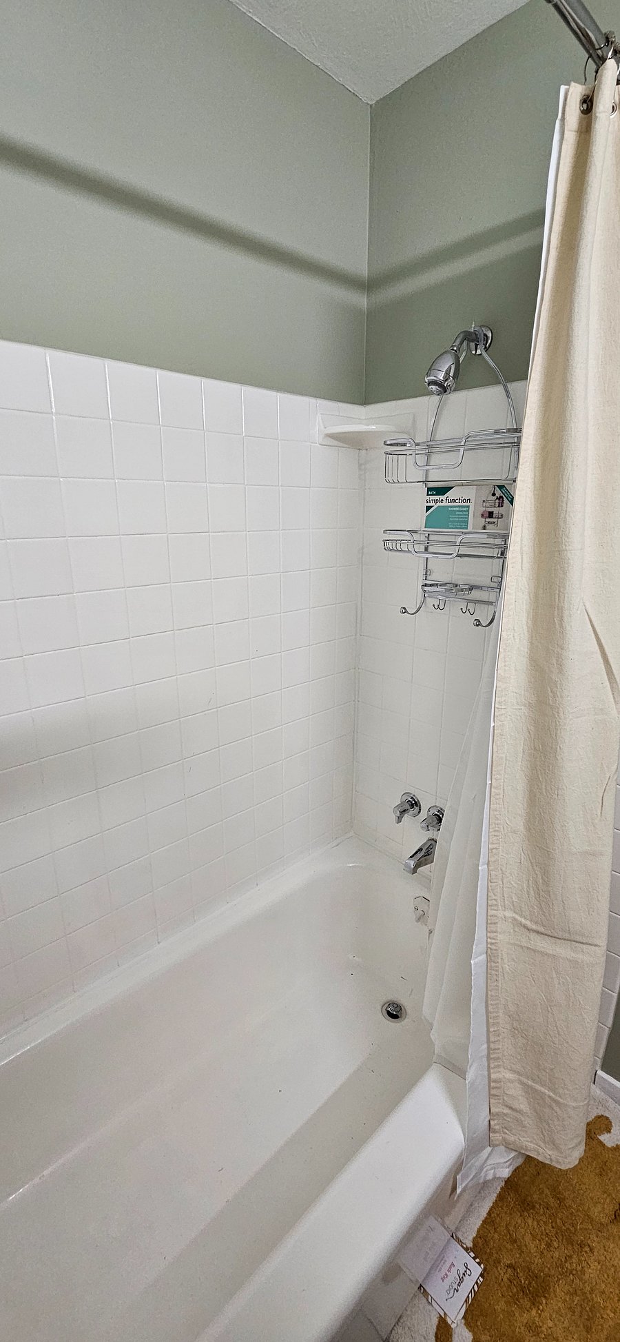 Bathroom #1 - Full Tub