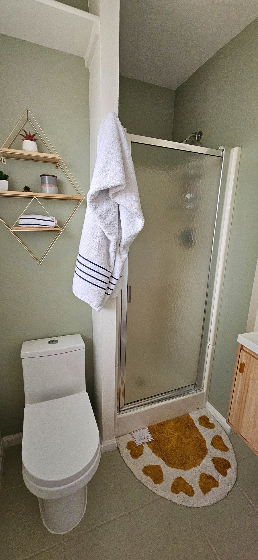 En suite bathroom inside master bedroom