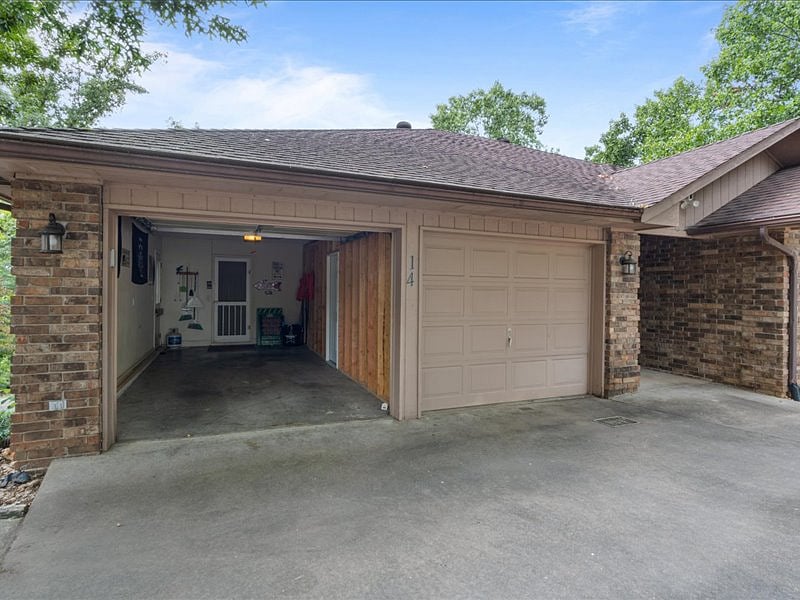 access to one car garage with house entrance