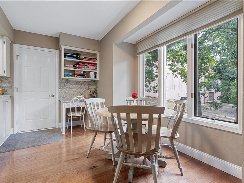 main floor kitchen table