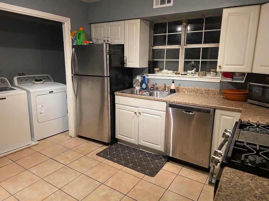 Kitchen includes W/D and microwave