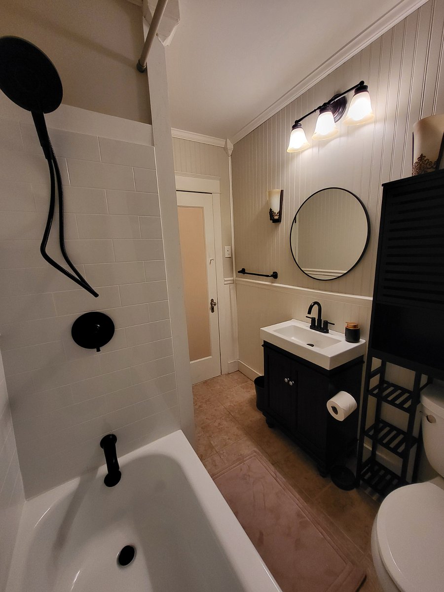 2nd floor bathroom