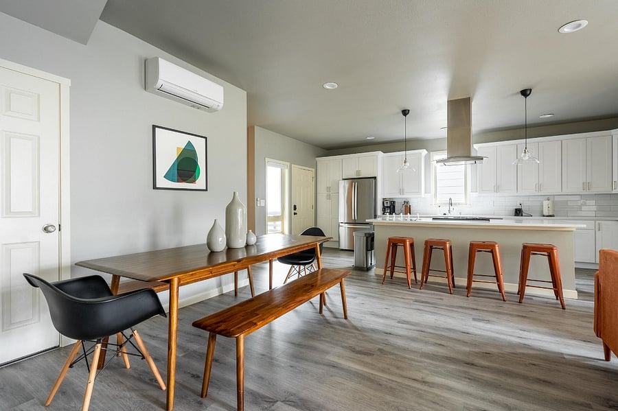 Dining room.