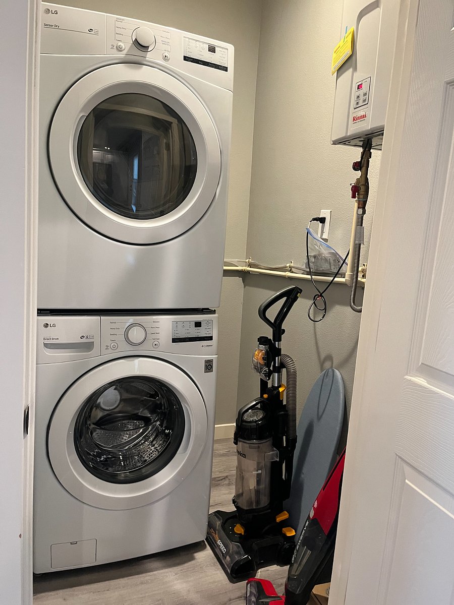 Washer/dryer.