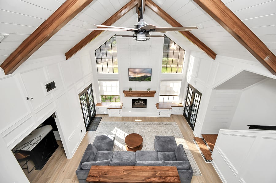 Relish the airy, spacious and calm ambiance, enhanced by the vaulted ceilings