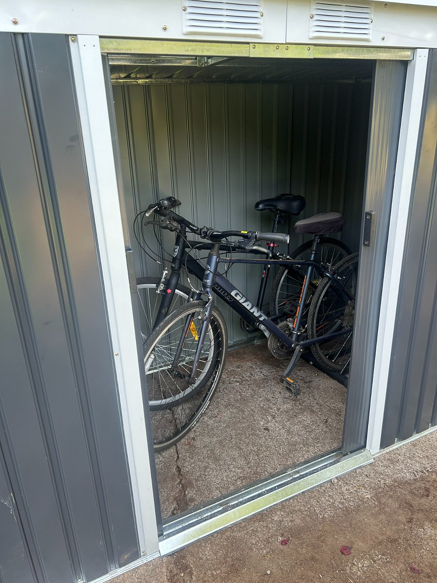 Two bikes for renters.