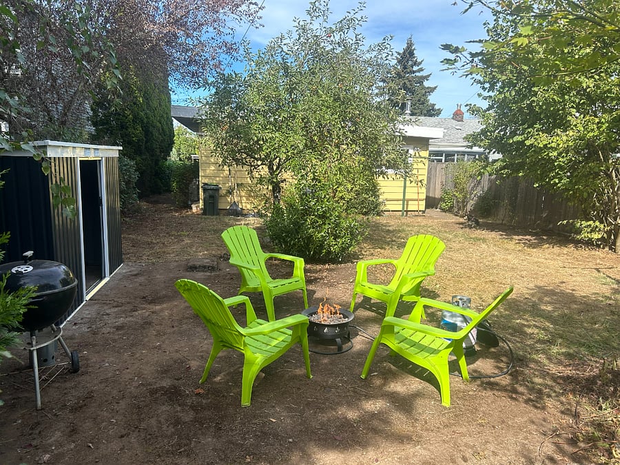 Large fenced back yard - pets welcome.