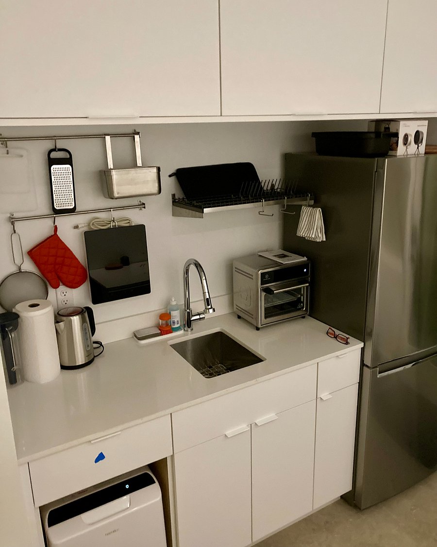 Kitchenette with all amenities.