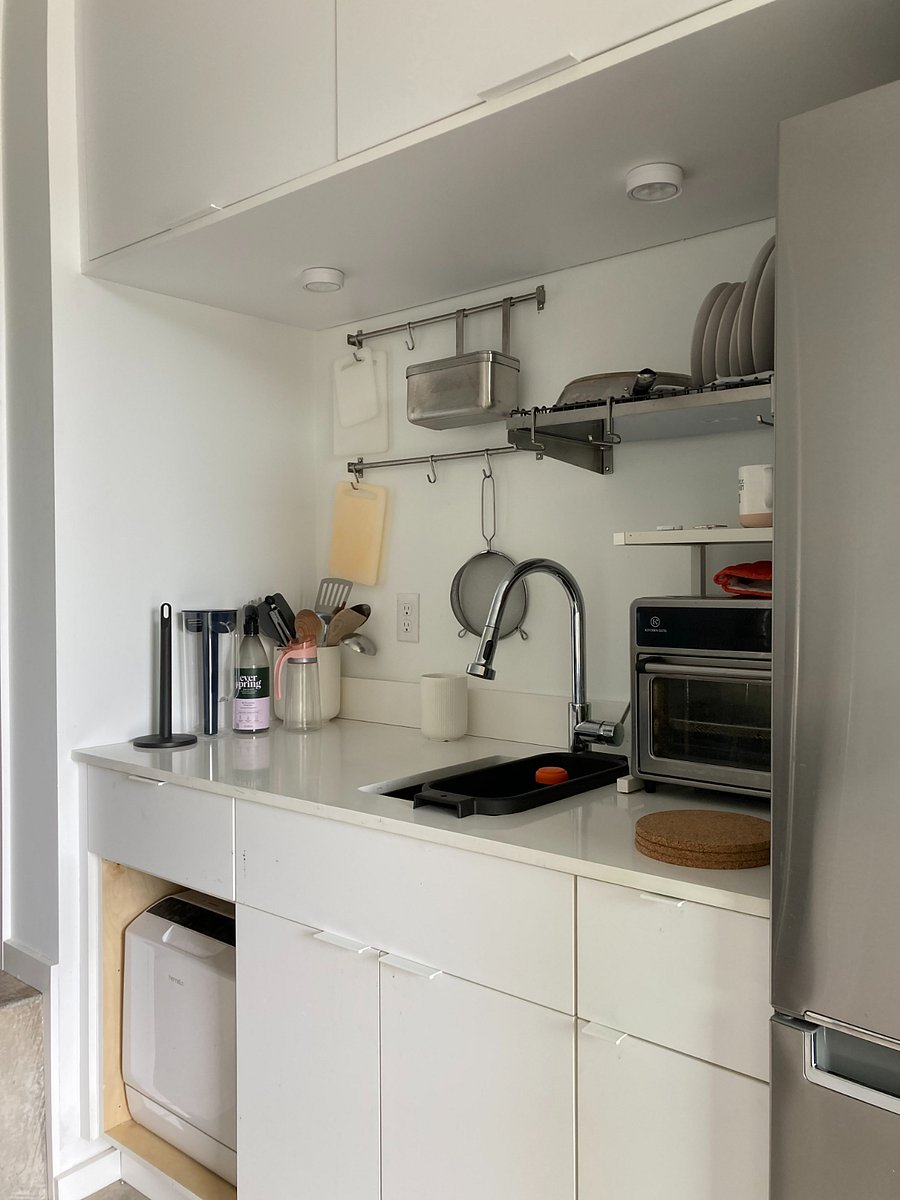 Kitchenette with all amenities.