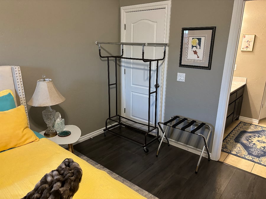 Garment rack with hangers.
Shelf for shoes.
Luggage rack for bags.