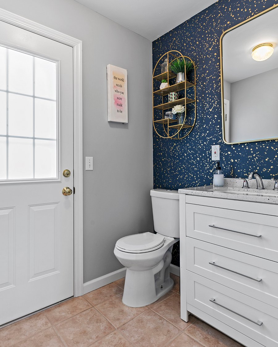 1/2 Bathroom