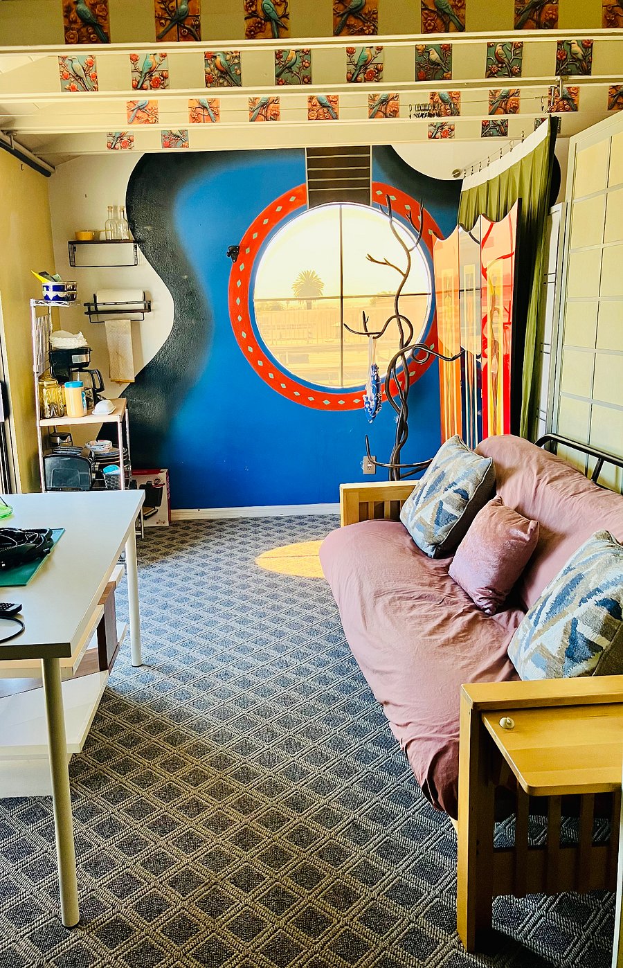 Loft den w. guitar mural