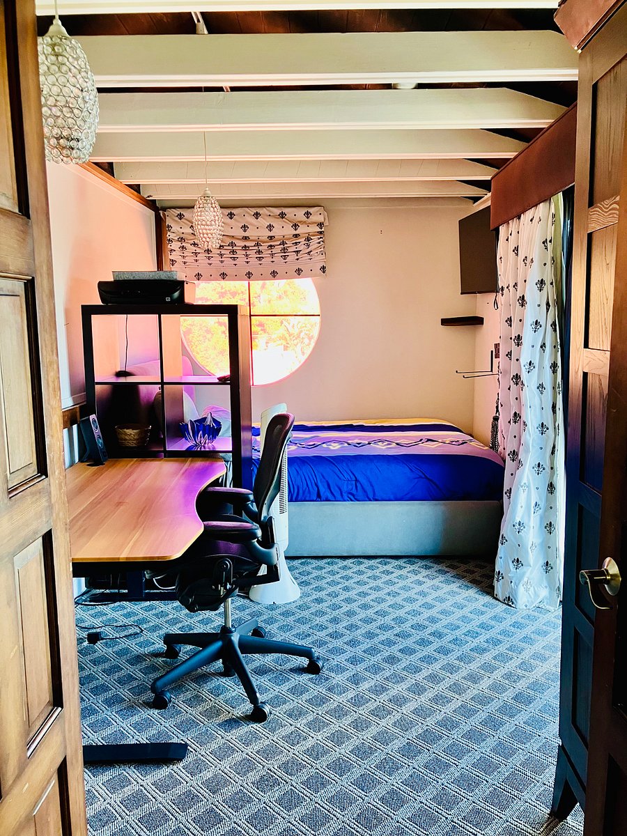 3rd bedroom with sunset / Mountain View 