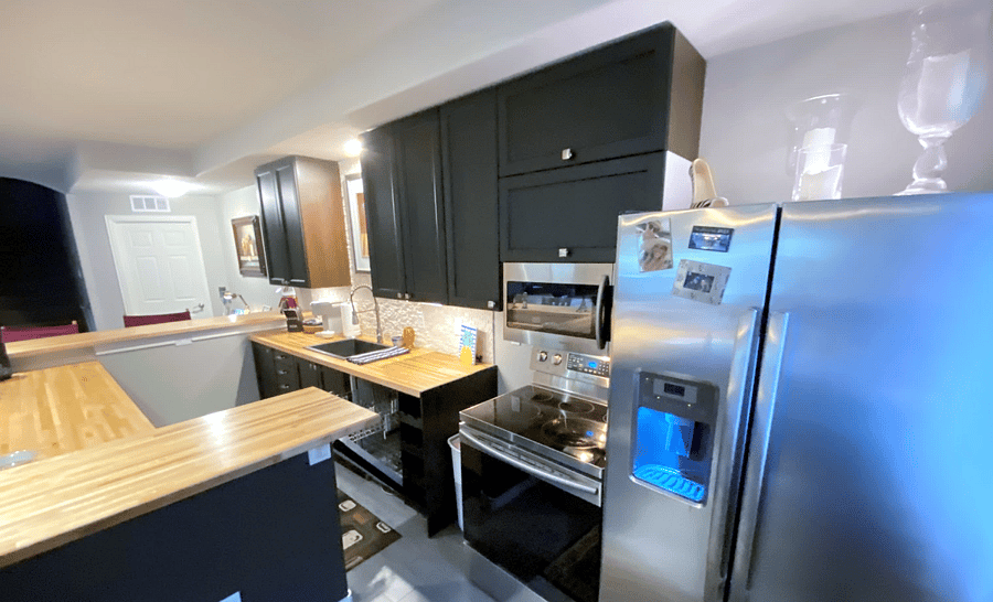 Kitchenette/Bar with Full-Size Fridge - Dishwasher - Microwave - Cooktop - Oven - Keurig Coffee Maker - Popcorn Maker