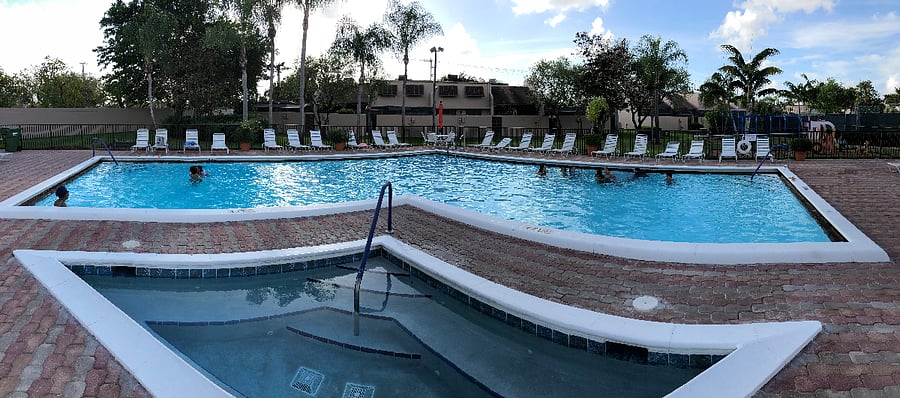 Pool & Jacuzzi