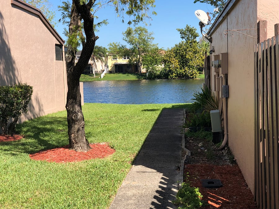 Side of the house, walk way to the lake