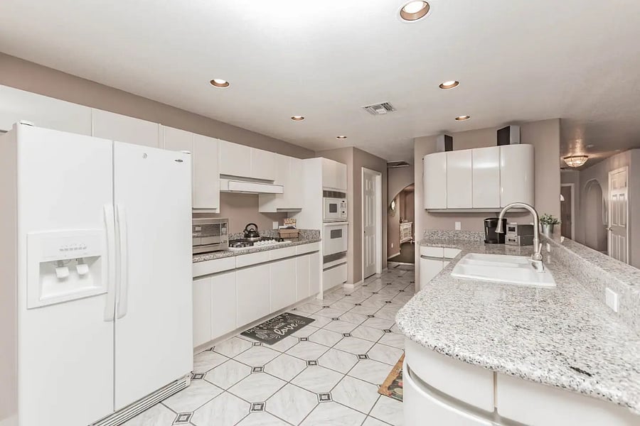 Full Kitchen
