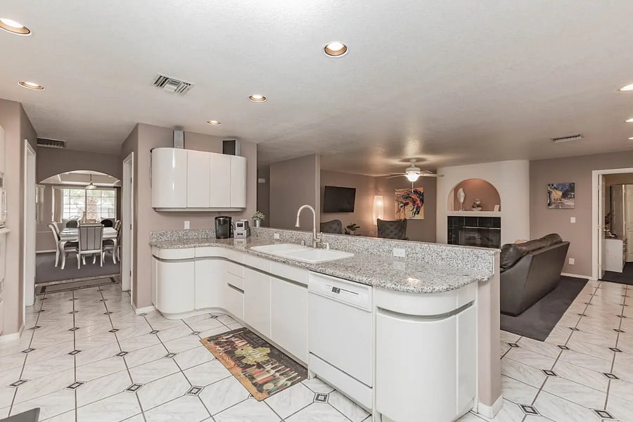 Full Kitchen