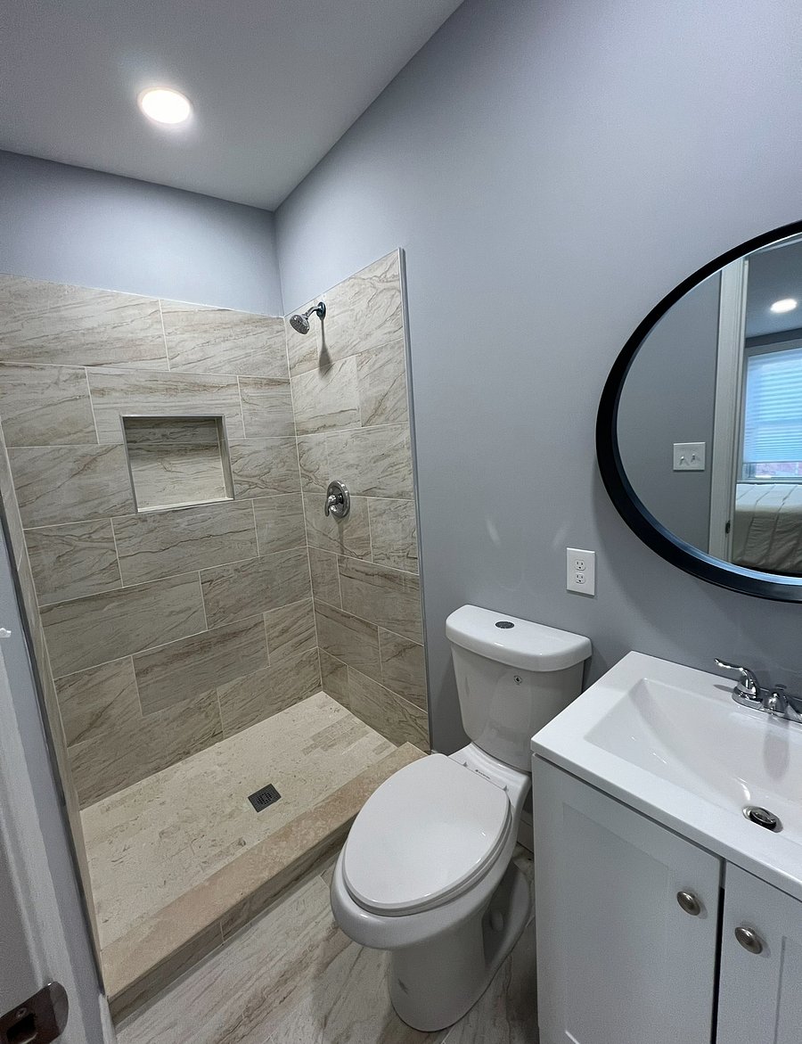 Secondary full bathroom- newly remodeled
