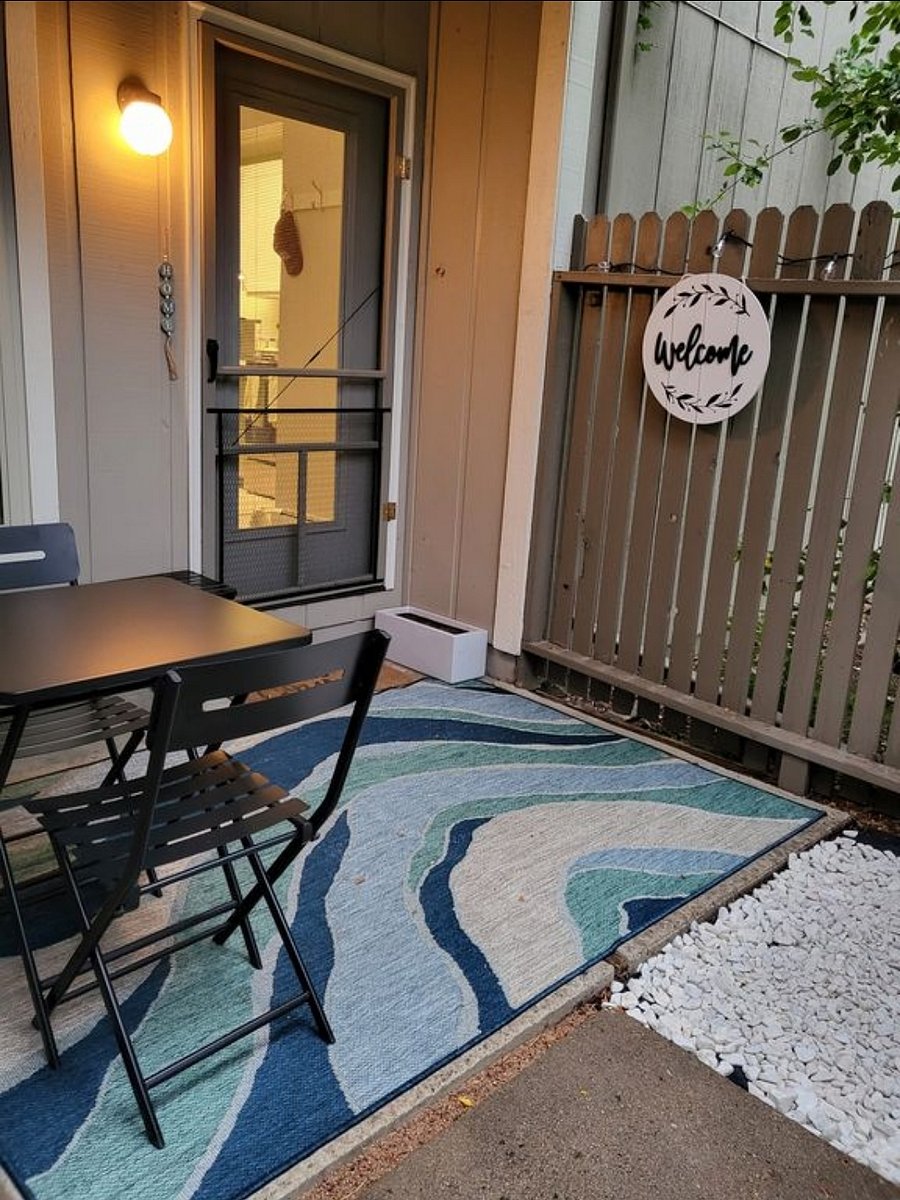 Patio to Niwot Apartment