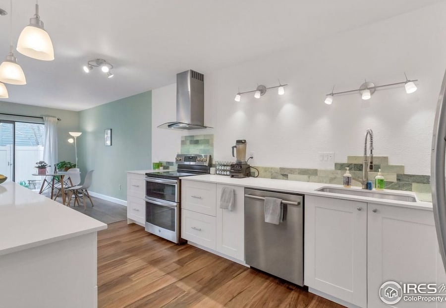 Shared kitchen
Dual oven and stove